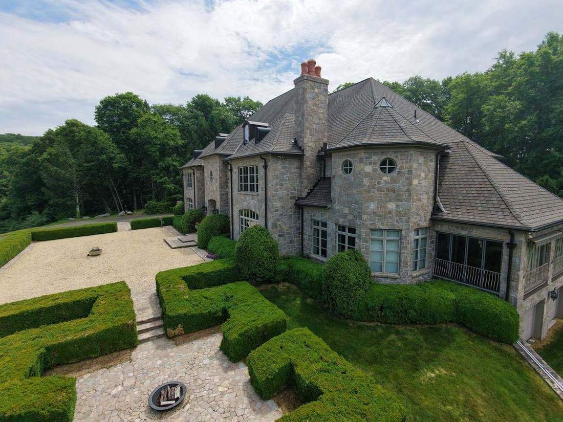 Gardens around the manor