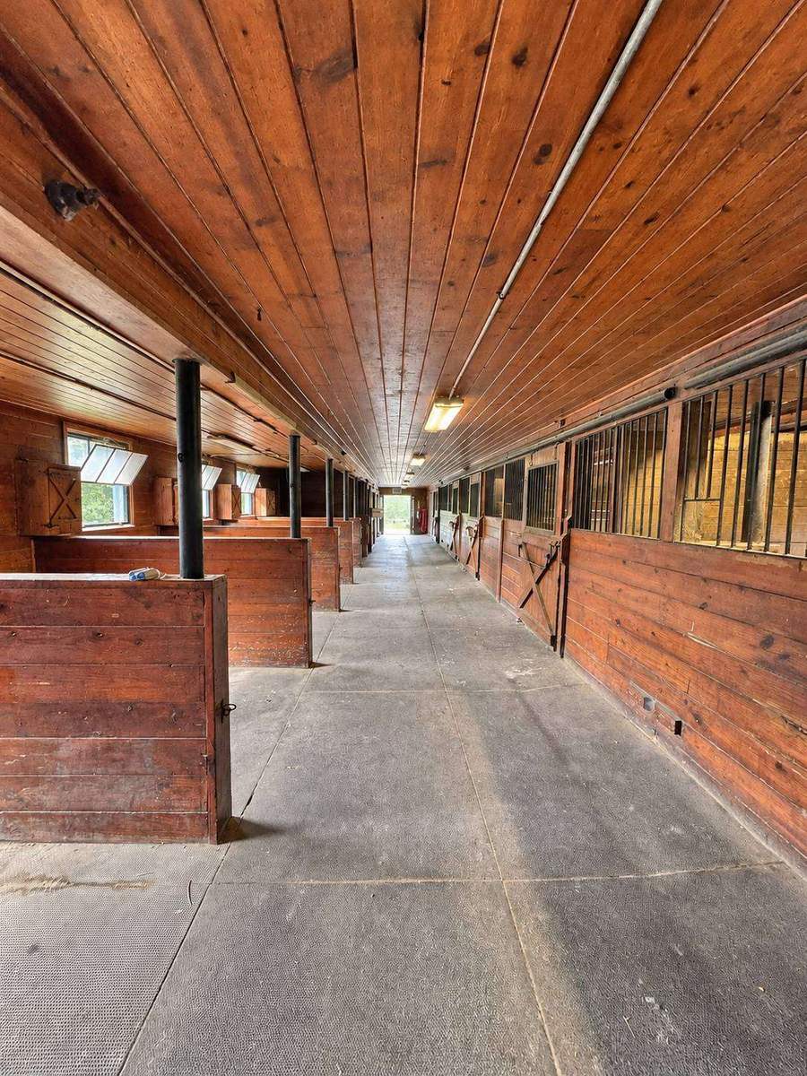 22-stall barn aisle available for lease at Red Gate Farm in Newtown, CT